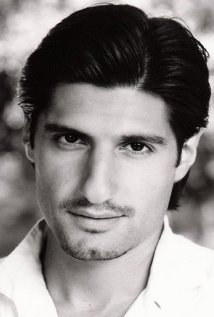 Kayvan Novak